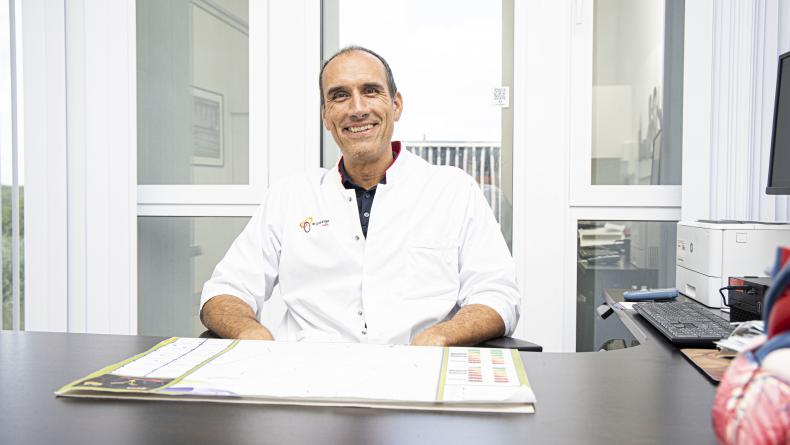 dr. Carlos Van Mieghem