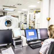 Radiotherapie bestraling met zicht op toestel