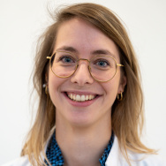 dr. Laure Dequeker